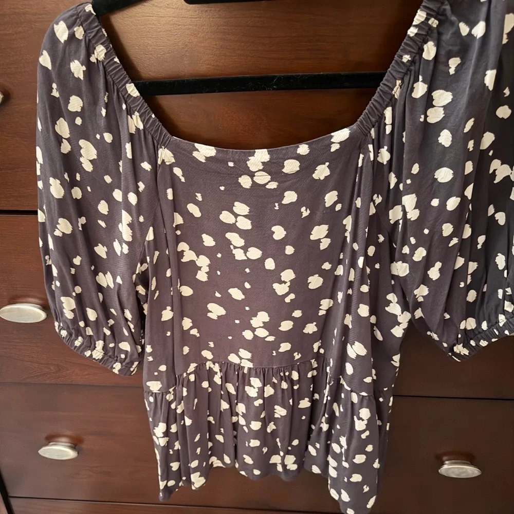 Loft Grey and White Animal Print square neck Top - M 🩶🤍